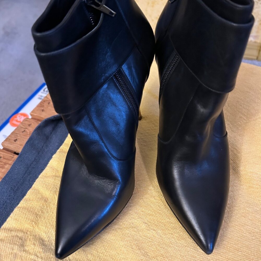 Nicholas Kirkwood Hexagon  Ankle boot in black leather  with a gold tone heel / - Picture 12 of 13